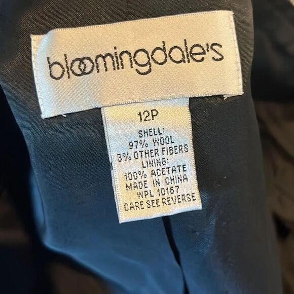 Bloomingdale’s black, white, and silver threaded wool blazer, size 12P! - Picture 9 of 10